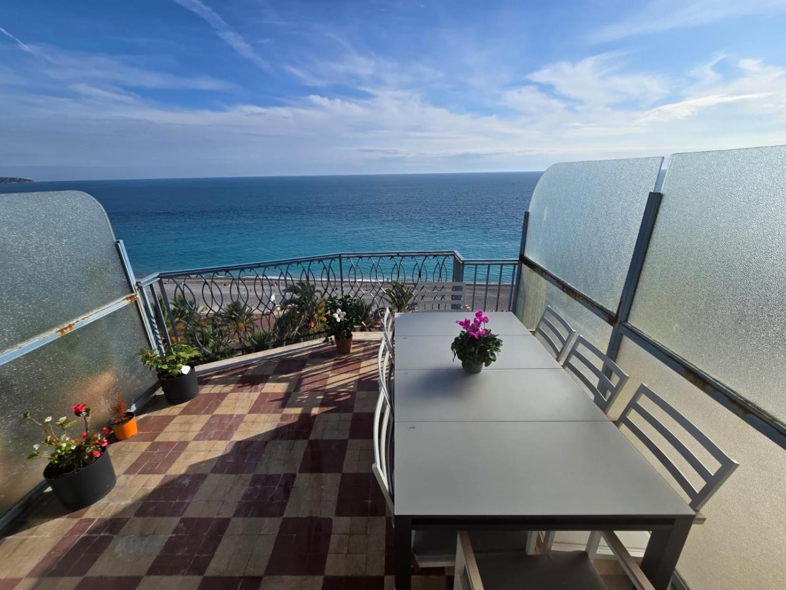 With Sea View Lejlighed